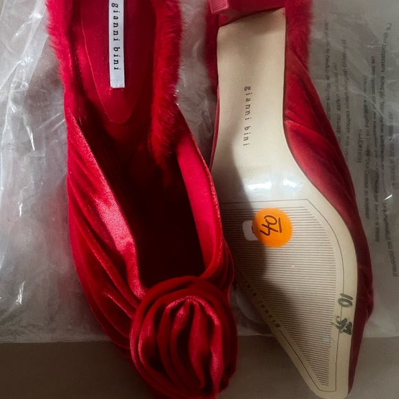 Red Fur-Trimmed Slip on Shoes - Picture 6 of 6